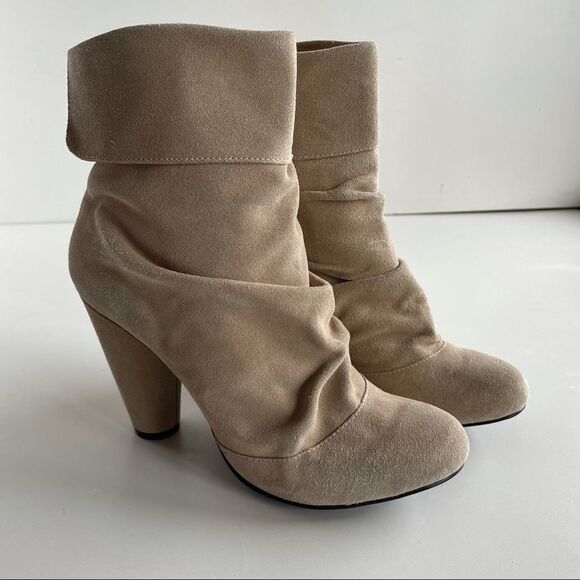 New Very Volatile Sz 9.5 Light Beige Real Leather Suede Ankle Heel Booties Boots - Picture 1 of 14